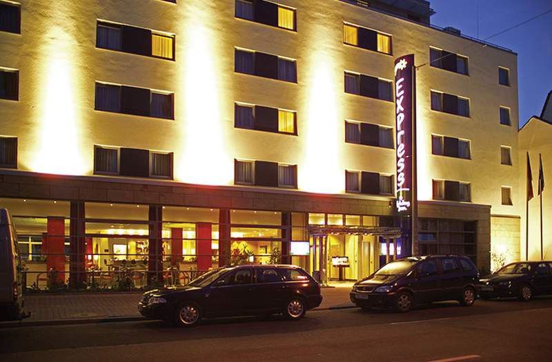Holiday Inn Express Frankfurt Messe, An Ihg Hotel Francoforte sul Meno Esterno foto